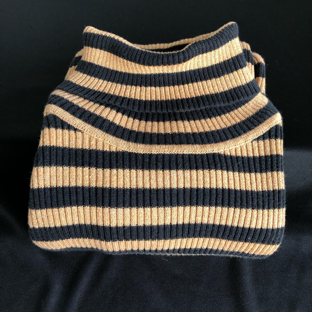 Turtleneck Sweater Moda International Black & Gold Size M —#096 - Picture 11 of 14